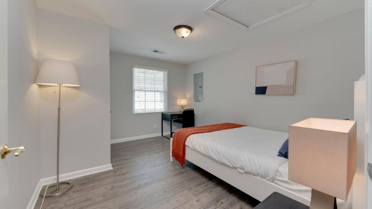 Stylish 3BR 3BA Colonial House by CozySuites Alexandria Zewnętrze zdjęcie