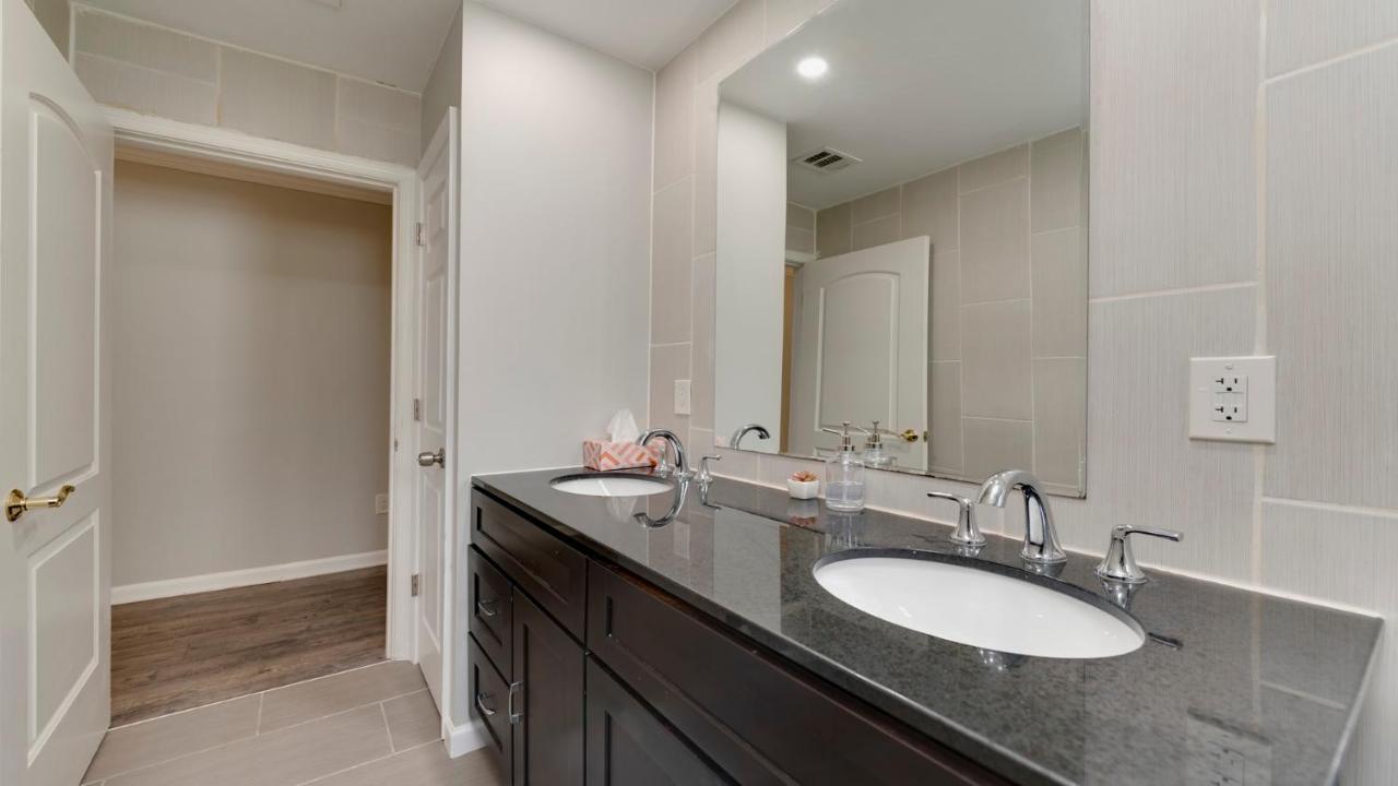 Stylish 3BR 3BA Colonial House by CozySuites Alexandria Zewnętrze zdjęcie