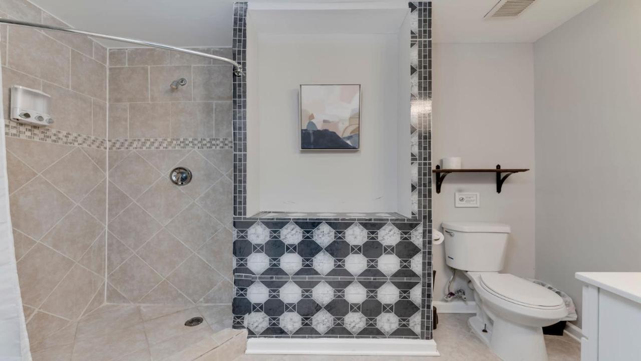 Stylish 3BR 3BA Colonial House by CozySuites Alexandria Zewnętrze zdjęcie