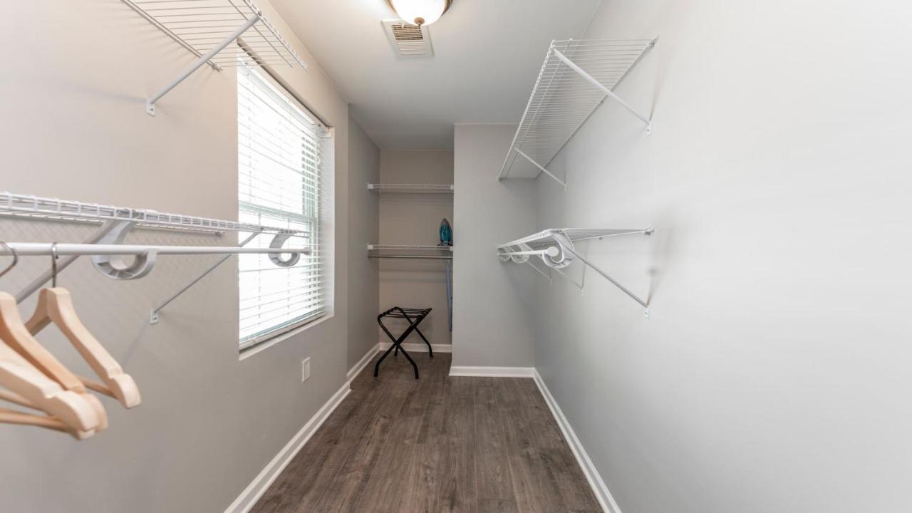 Stylish 3BR 3BA Colonial House by CozySuites Alexandria Zewnętrze zdjęcie