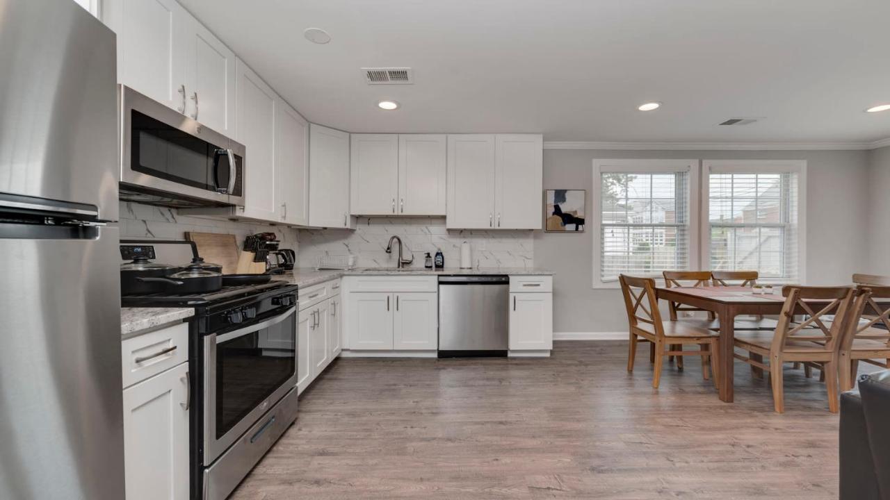 Stylish 3BR 3BA Colonial House by CozySuites Alexandria Zewnętrze zdjęcie