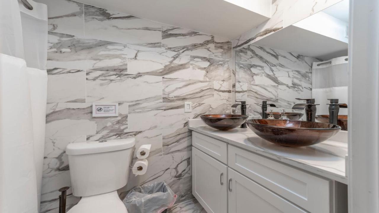 Stylish 3BR 3BA Colonial House by CozySuites Alexandria Zewnętrze zdjęcie